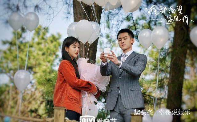 苏菲亚和安伯的休闲装